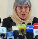 کمیسیون حقوق بشر افغانستان:  بیش از 520 زن در سال 96 به دلیل خشـونت از منزل فرار کرده‌اند 